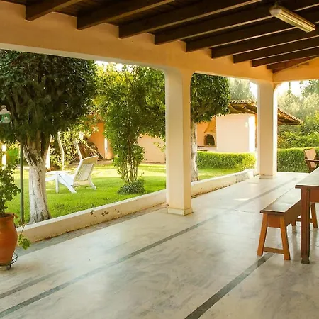 Filippos - Private Garden Escape