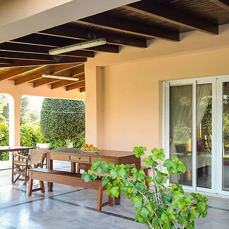 Filippos - Private Garden Escape *