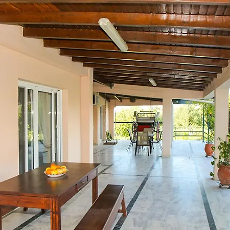 Filippos - Private Garden Escape *