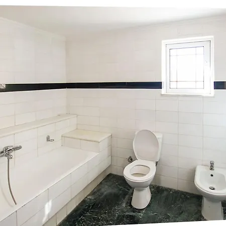 Filippos - Private Garden Escape *