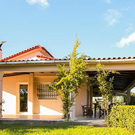 Filippos - Private Garden Escape