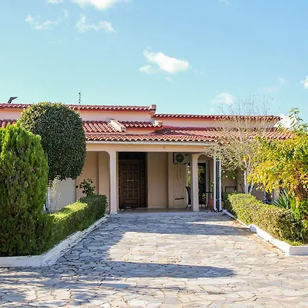 Filippos - Private Garden Escape Dom wakacyjny *