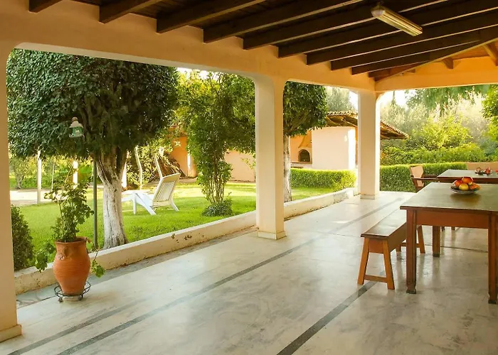 Filippos - Private Garden Escape