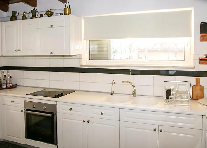 Filippos - Private Garden Escape * Pírgos