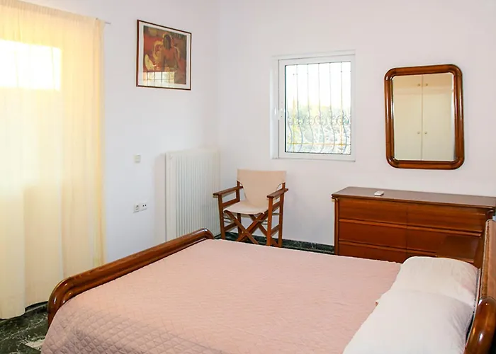 Filippos - Private Garden Escape