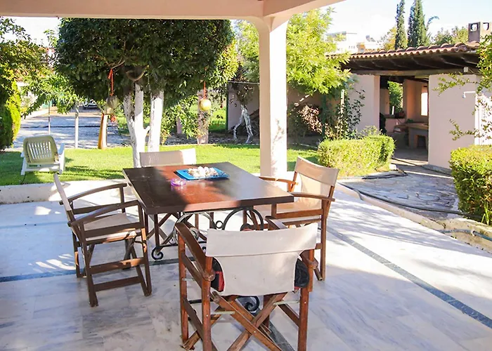 Filippos - Private Garden Escape