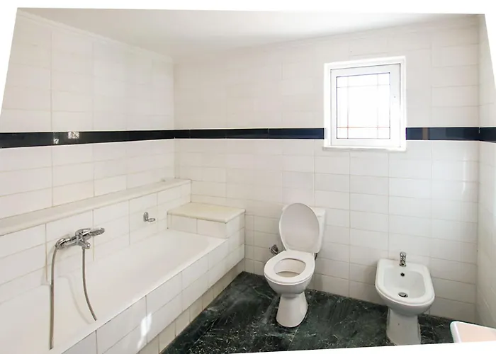 Filippos - Private Garden Escape *