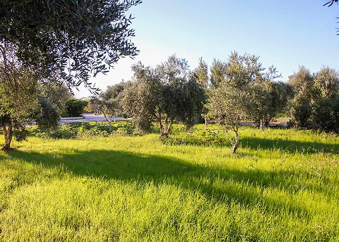 Filippos - Private Garden Escape